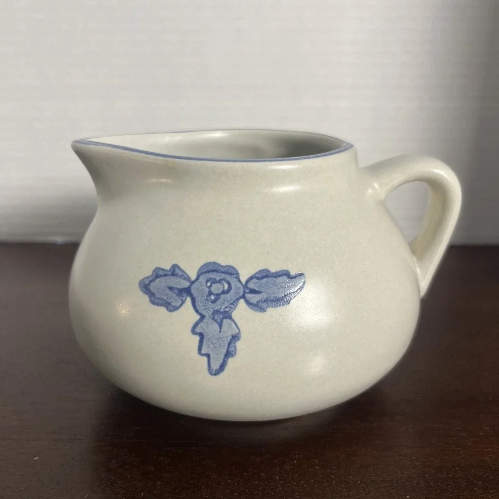 Pfaltzgraff‎ Yorktowne Creamer Blue Floral Gray Stoneware Pitcher 7-414 Vintage